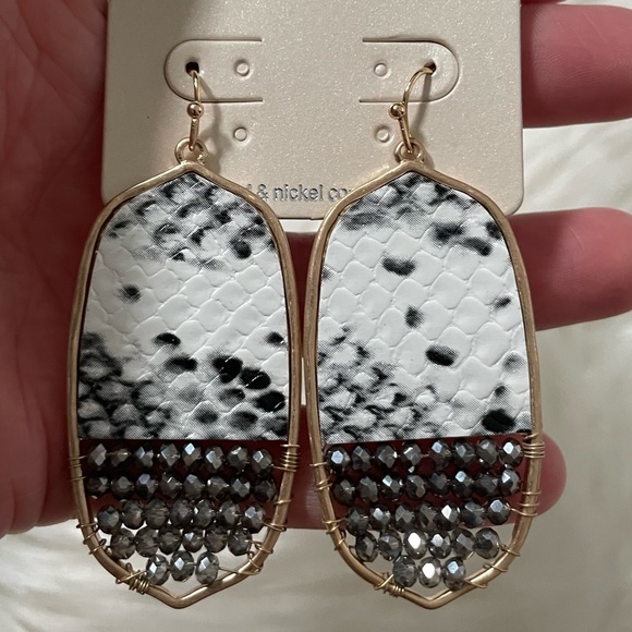Oval Snakeskin Earrings New - Picture 1 of 7